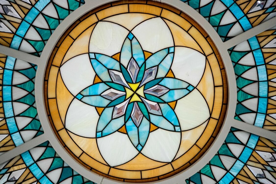 Техніка Тіффані: як виготовляють флораріуми зі скла