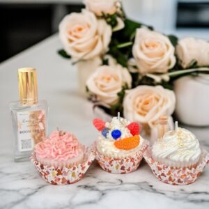 ароматичний набір свічок sweet dessert з десертним дизайном у затишному інтер’єрі