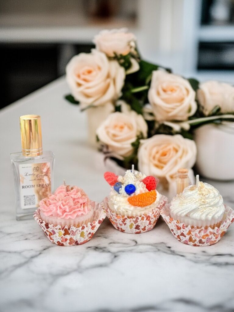ароматичний набір свічок sweet dessert з десертним дизайном у затишному інтер’єрі