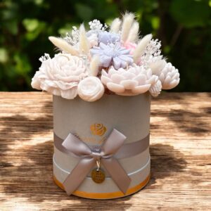 Подарунок зі свічок у вигляді квітів — 17 штук, аромат трояндових пелюсток