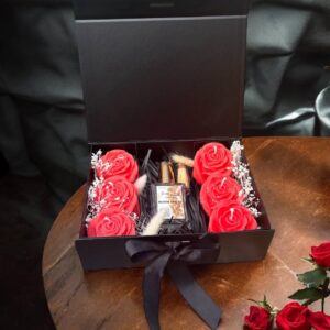 Подарункова коробка Rose зі свічками та room spray