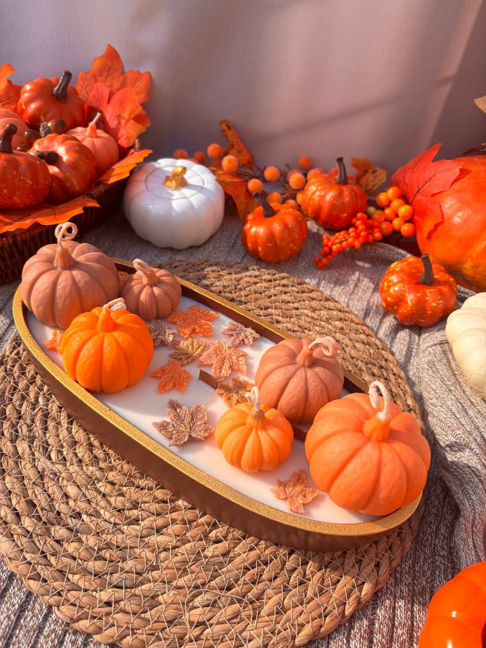 Свічка Pumpkin Spice з теплим пряним ароматом яблука та гарбуза