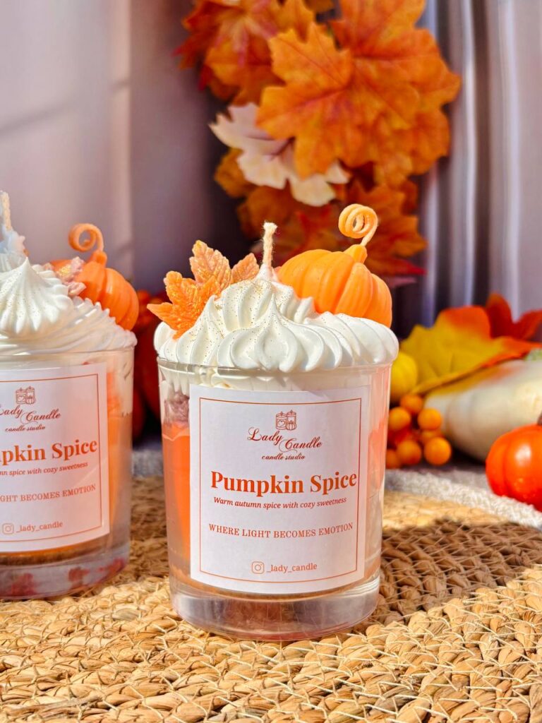 Ароматизована свічка Pumpkin з теплим осіннім ароматом