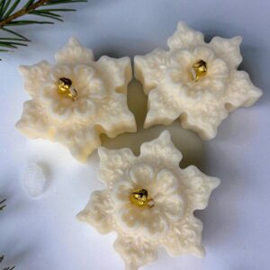 Ароматична свічка Snowflake у формі сніжинки з натурального воску Velvet Noire