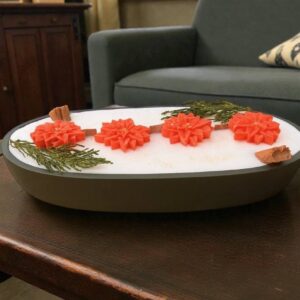 святкова свічка poinsettia christmas candle з червоними пуансетіями