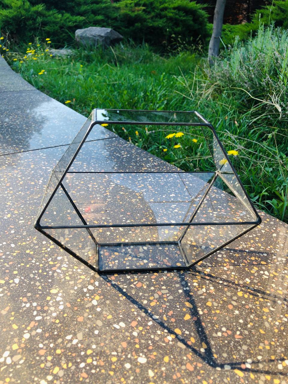 Пустий флораріум Кошик як дизайнерський арт-об’єкт