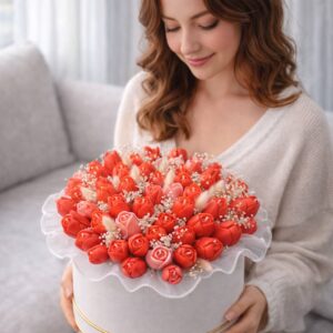 Подарункова коробка з червоними свічками-тюльпанами ручної роботи в білій коробці